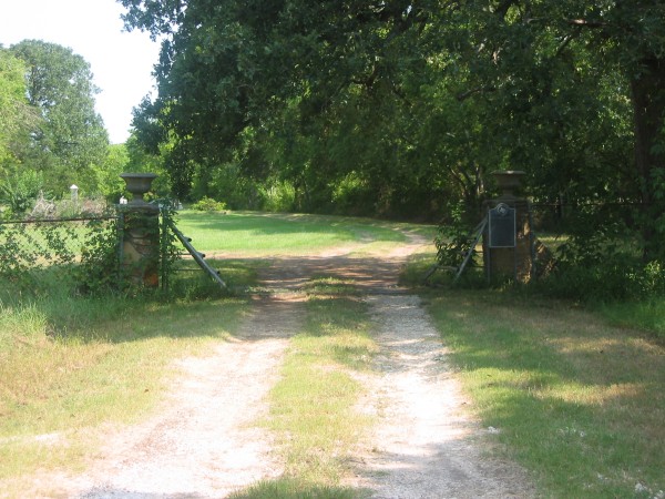 Stoneham Cemetery gate